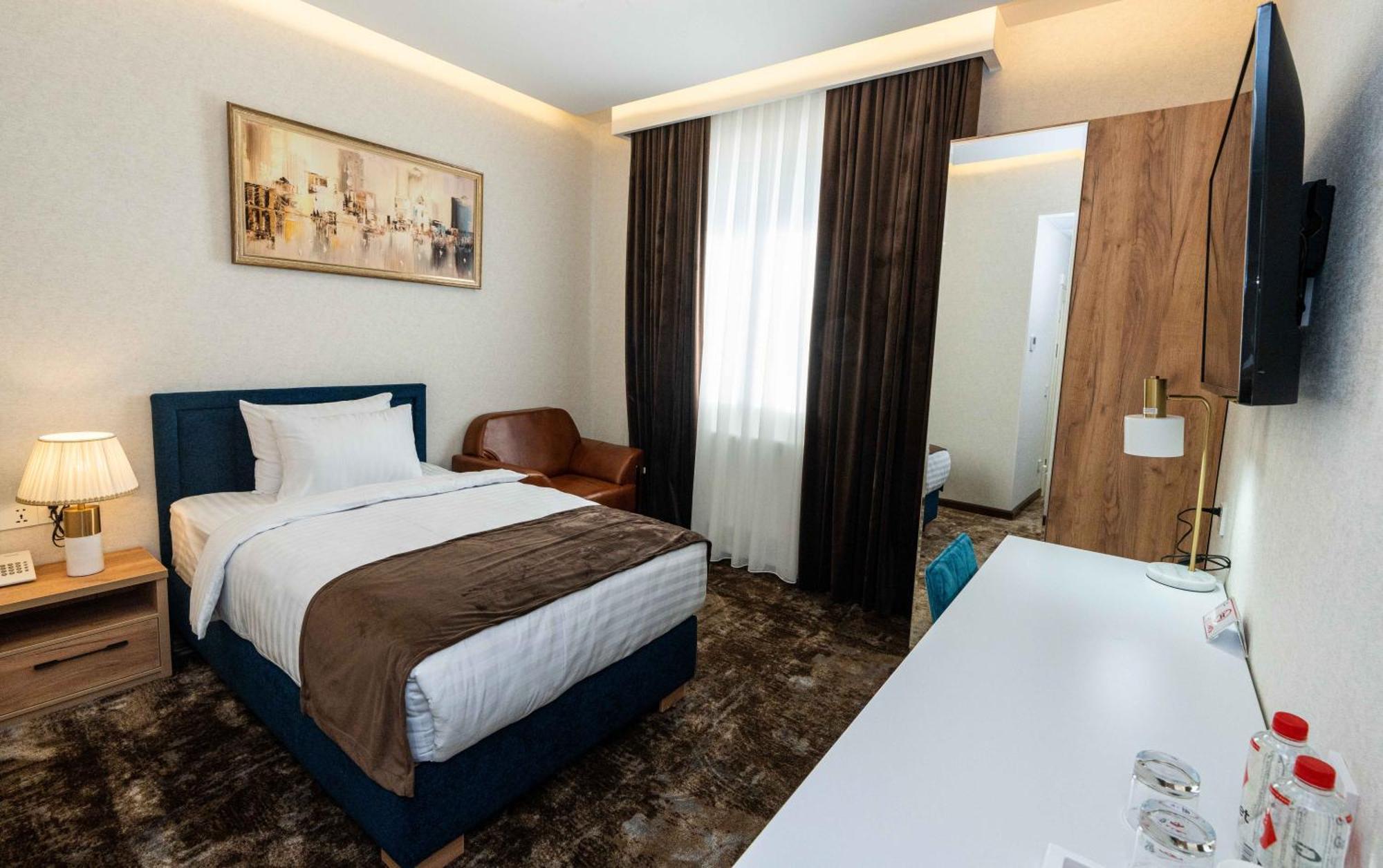 Garnet Mir Hotel Ташкент Екстер'єр фото