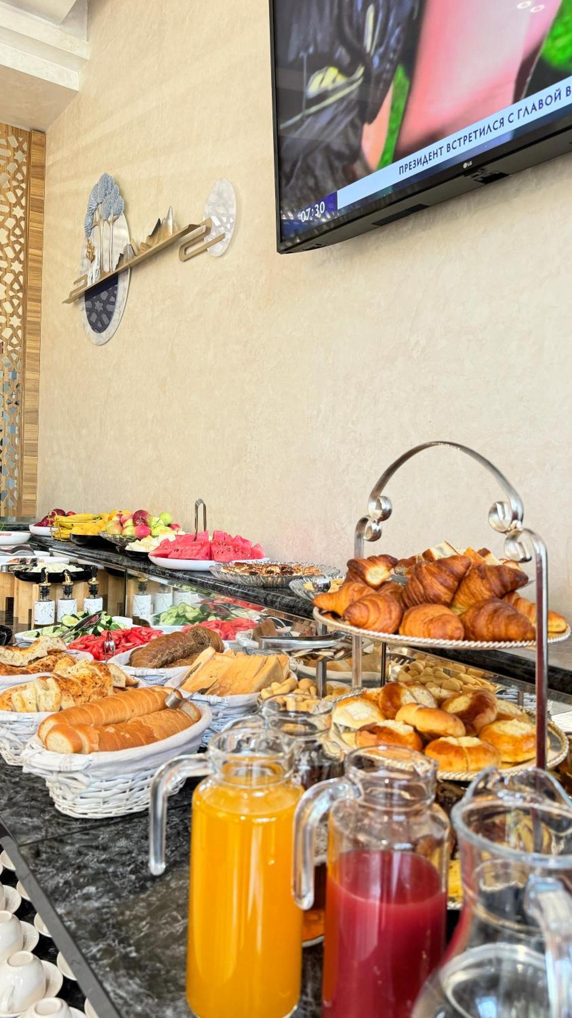 Garnet Mir Hotel Ташкент Екстер'єр фото