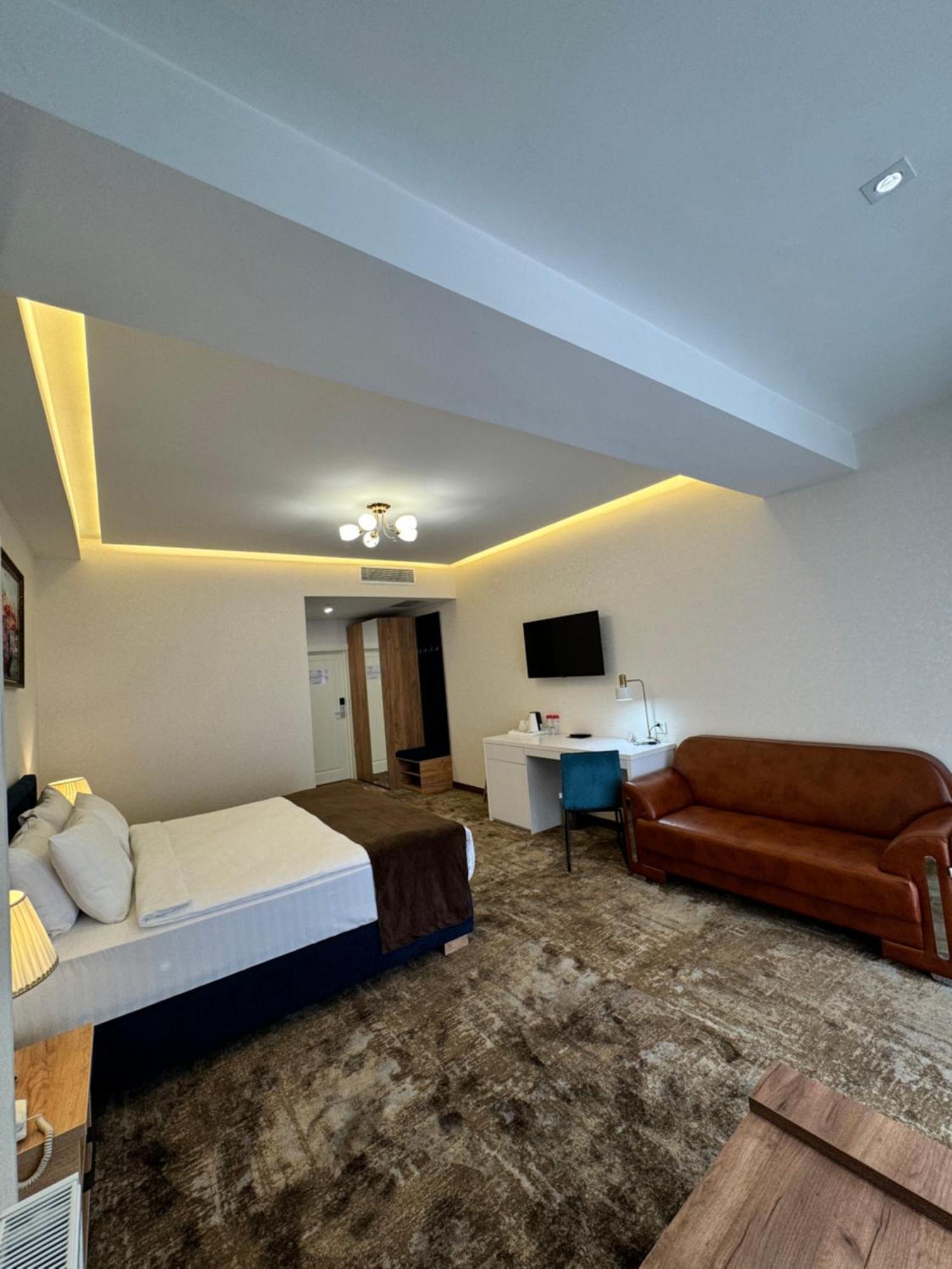 Garnet Mir Hotel Ташкент Екстер'єр фото
