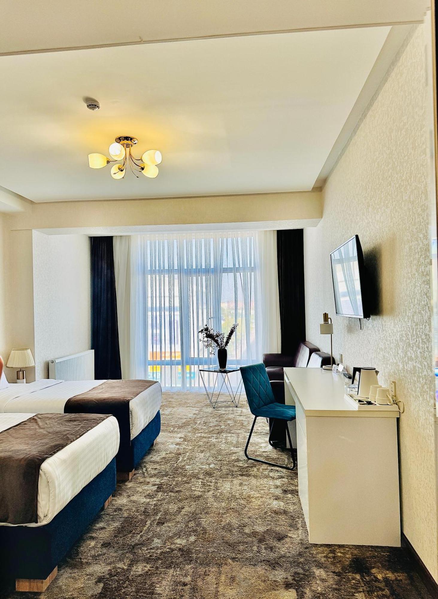 Garnet Mir Hotel Ташкент Екстер'єр фото