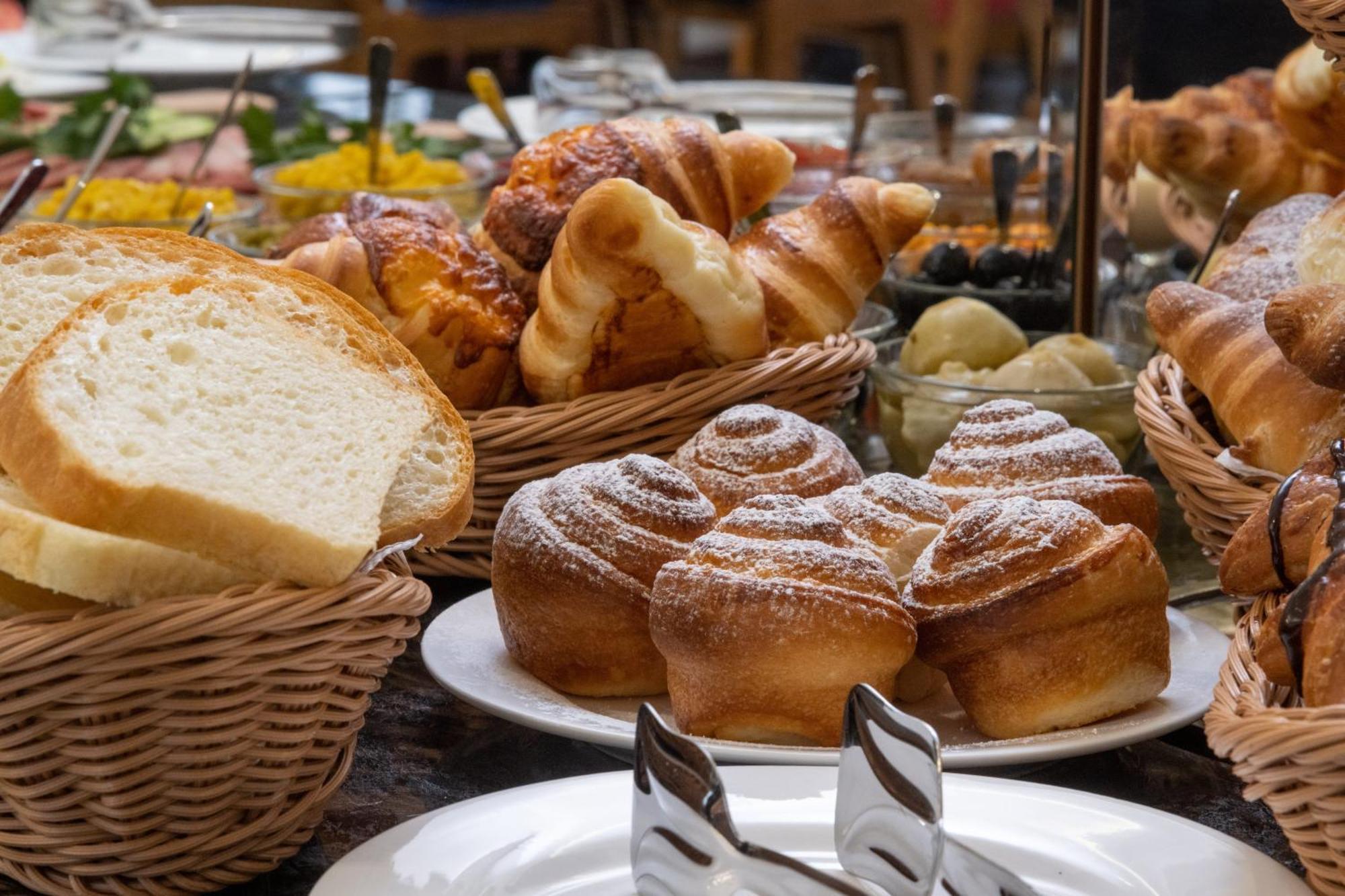 Garnet Mir Hotel Ташкент Екстер'єр фото